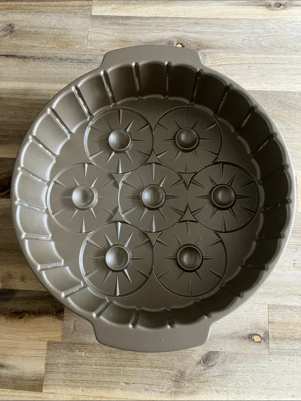 Nordic Ware - Pineapple Upside Down Cake Pan - 9 Cups